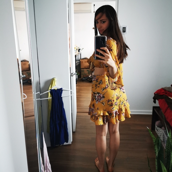 KOOKA Off the Shoulder Crop - Mustard Yellow - Picture 6 of 7